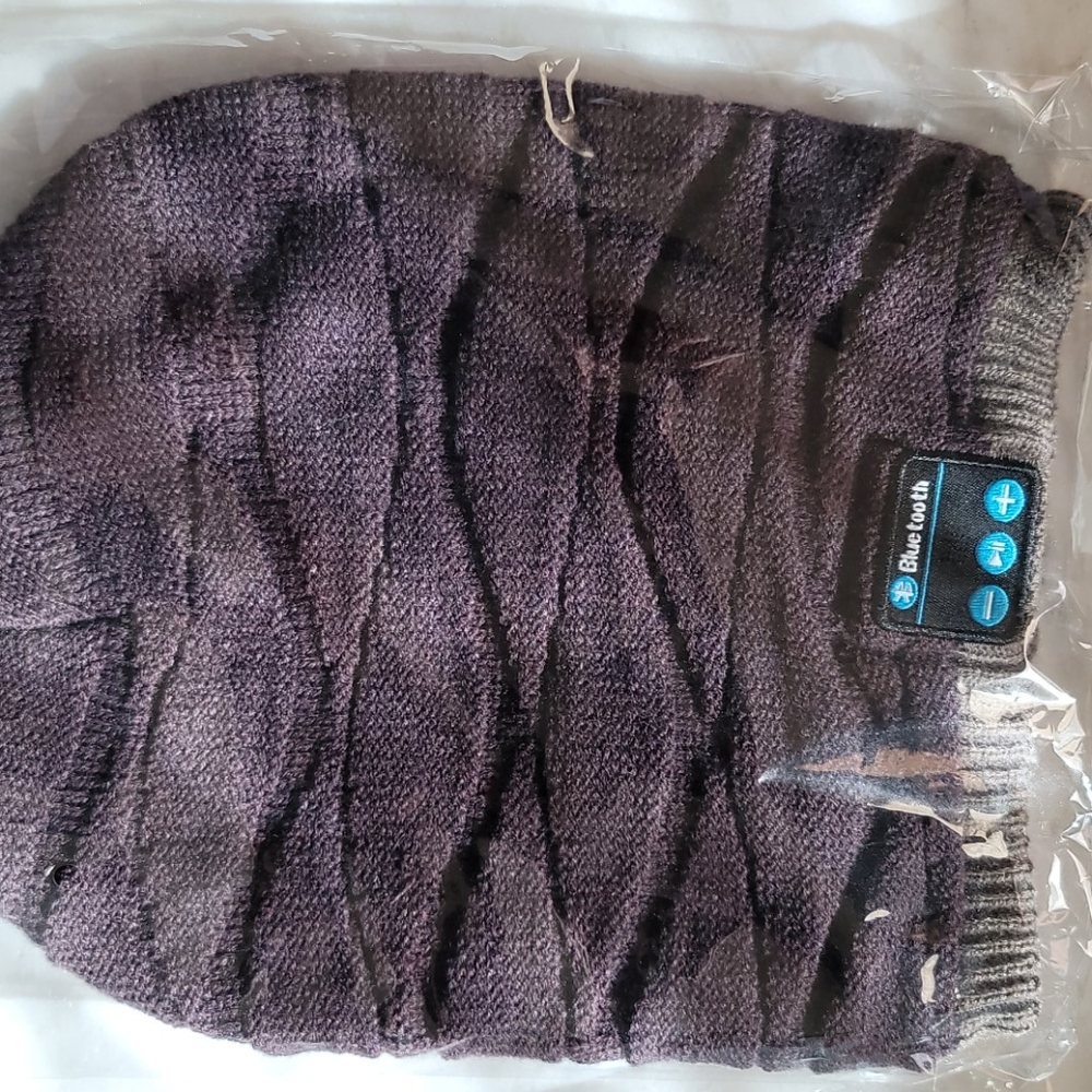 Bluetooth beanie